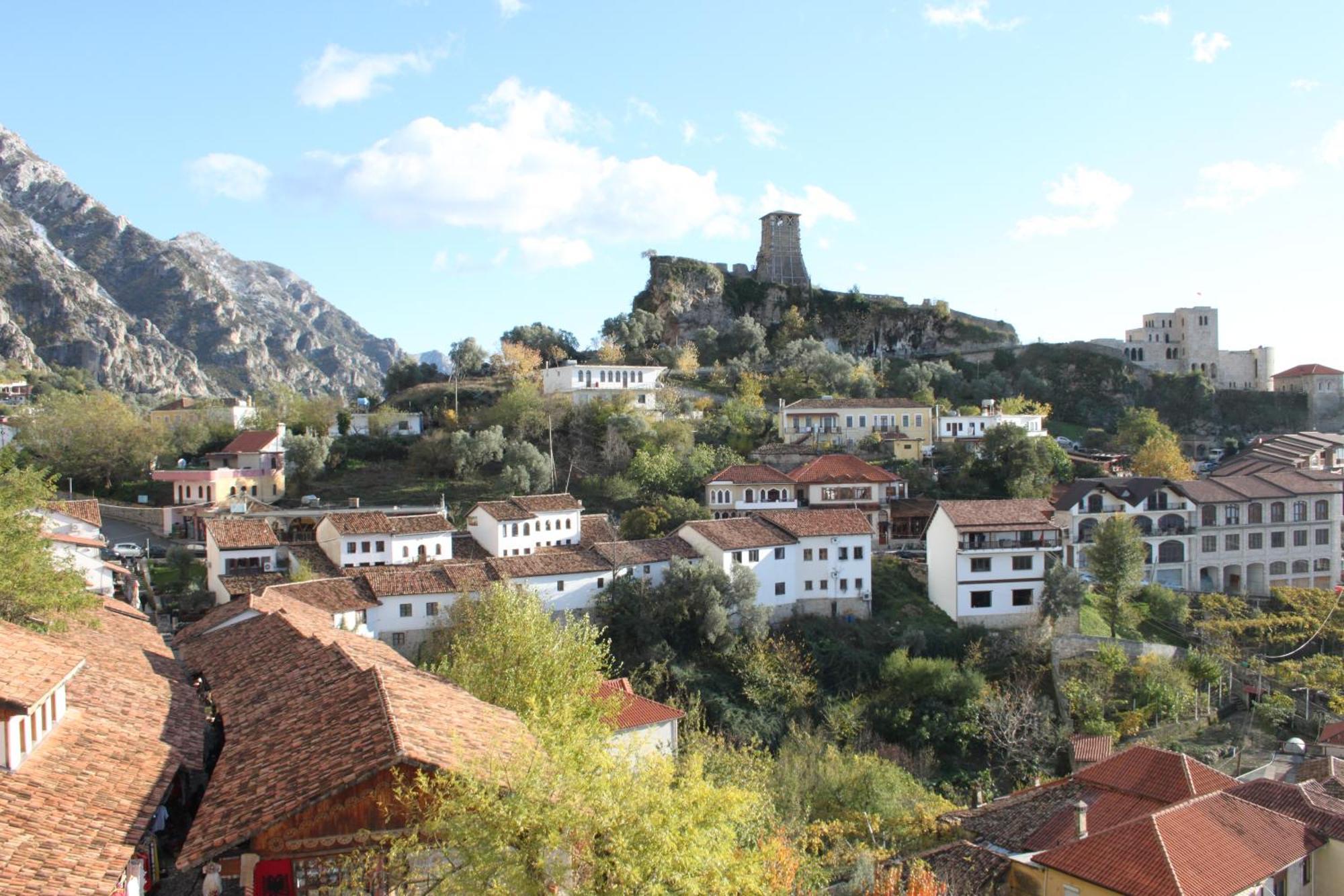 Panorama View On The Castle And The Old Town 4* Krujë
